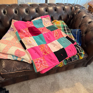 4 VINTAGE BLANKETS - P142