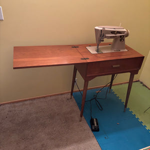 Atomic Singer Sewing Machine in Solid Wood Stand - R302