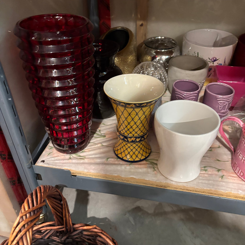 E847 Vases, candles and more