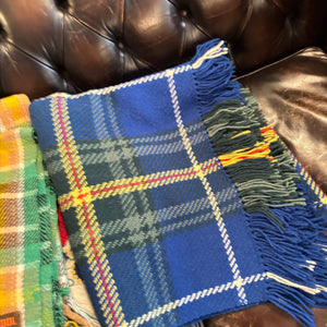 4 VINTAGE BLANKETS - P142