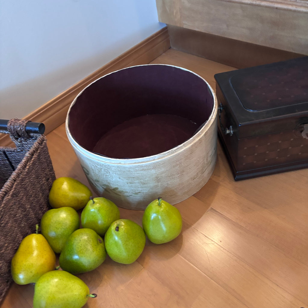 X246 Home decor grouping (Cast plant stand and more)