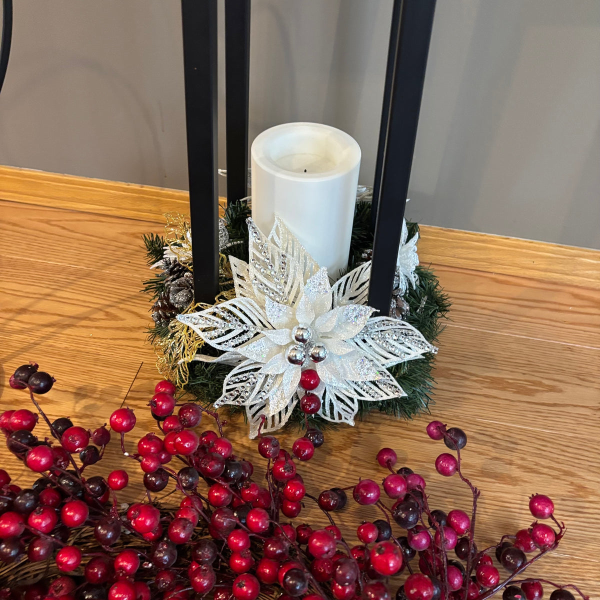 Y116A Christmas Grouping (Berry wreath and more)