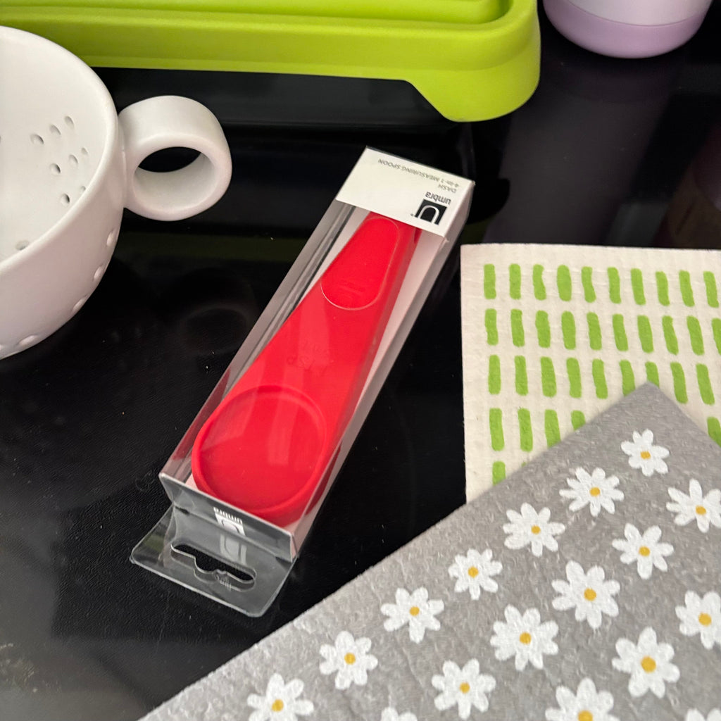 E905 Kitchen grouping (hand mixer and more)