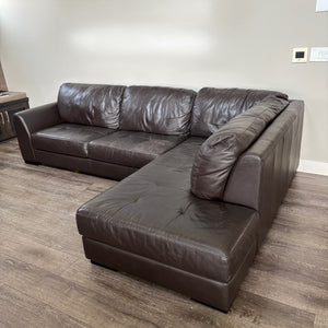 Brown leather sectional sofa with chaise (some wear on leather) - S617