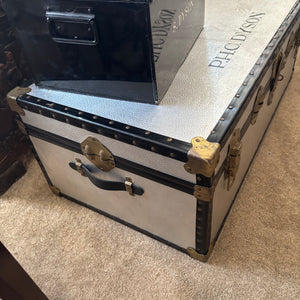 GREAY VINTAGE TRAVEL TRUNK AND METAL MILITARY TRUNK - P253