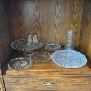 B434 Vintage glassware grouping