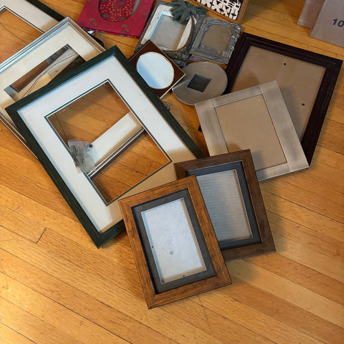 E101 Picture frames grouping