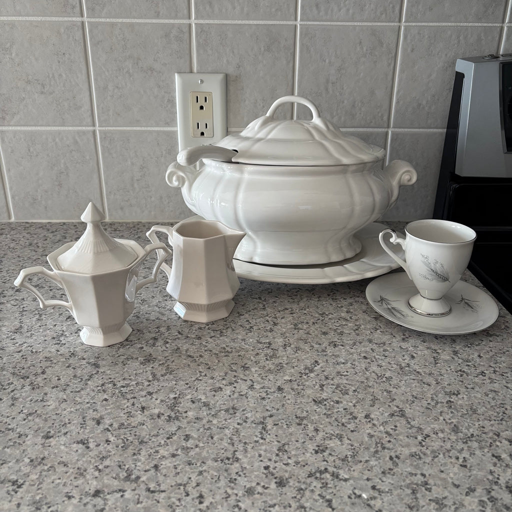 E891 Soup tureen kitchen grouping