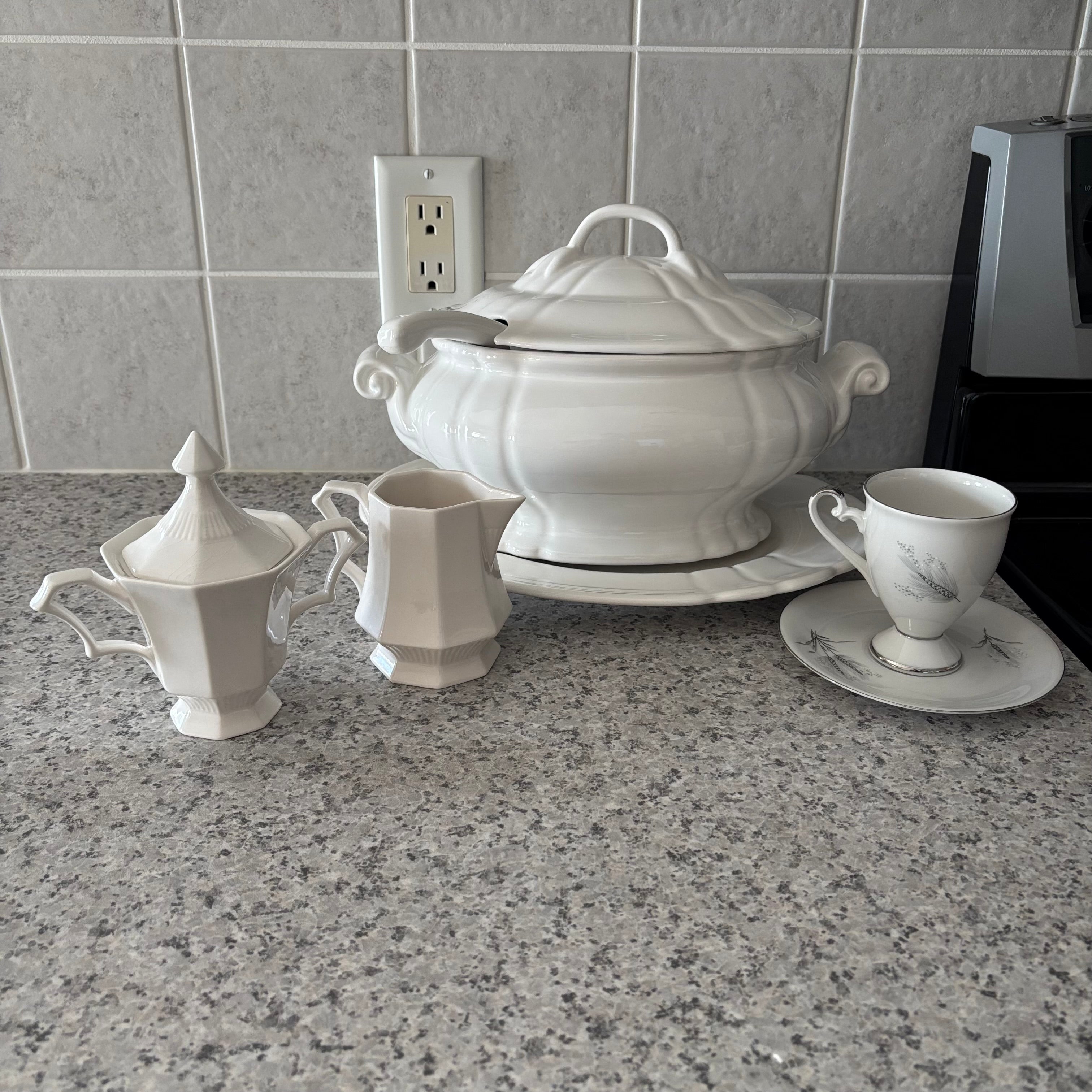E891 Soup tureen kitchen grouping