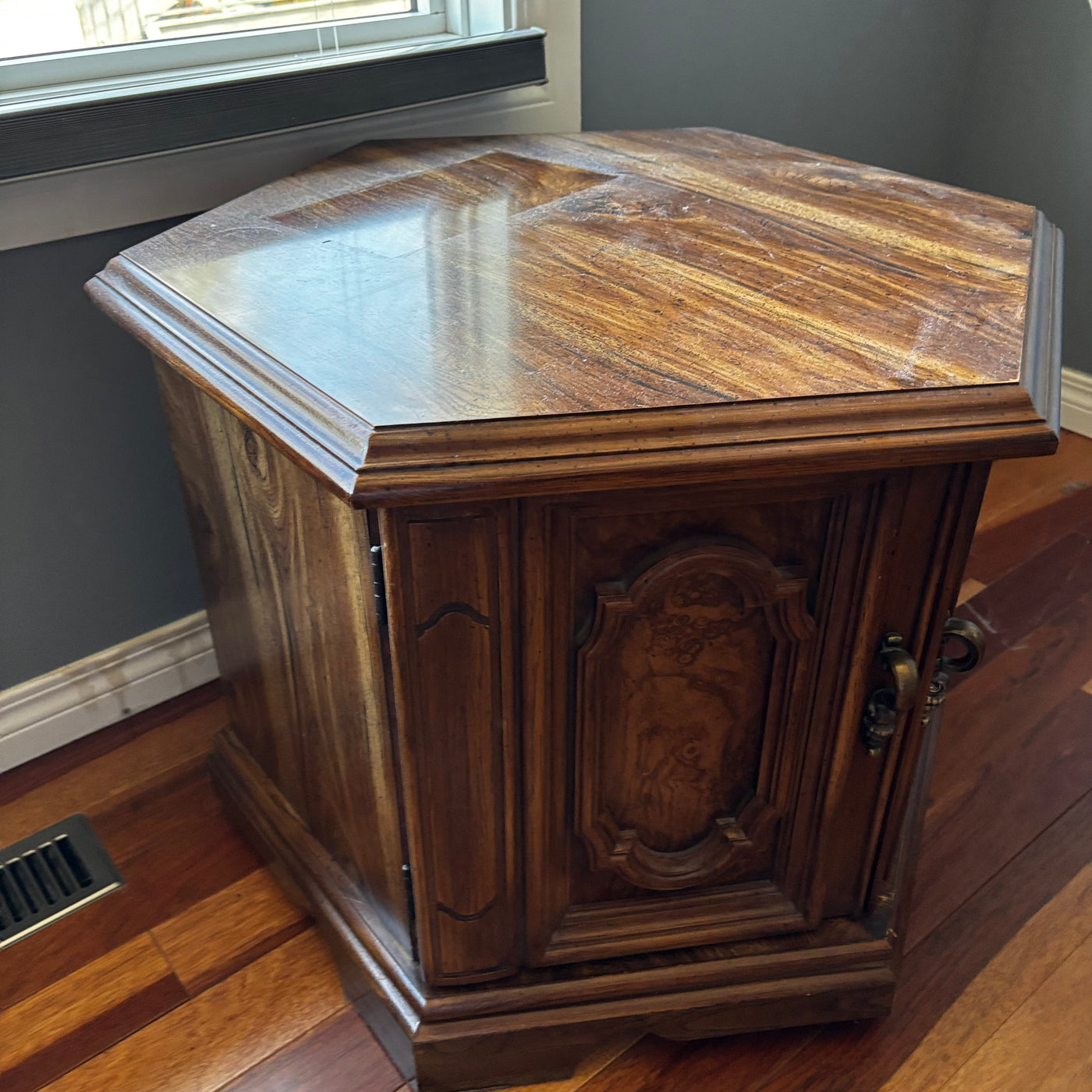 2002 Cheyenne Soda ウッドボード　Wood Board 看板 Vintage Solid Wood Octagon Cabinet Style Side Table - P102