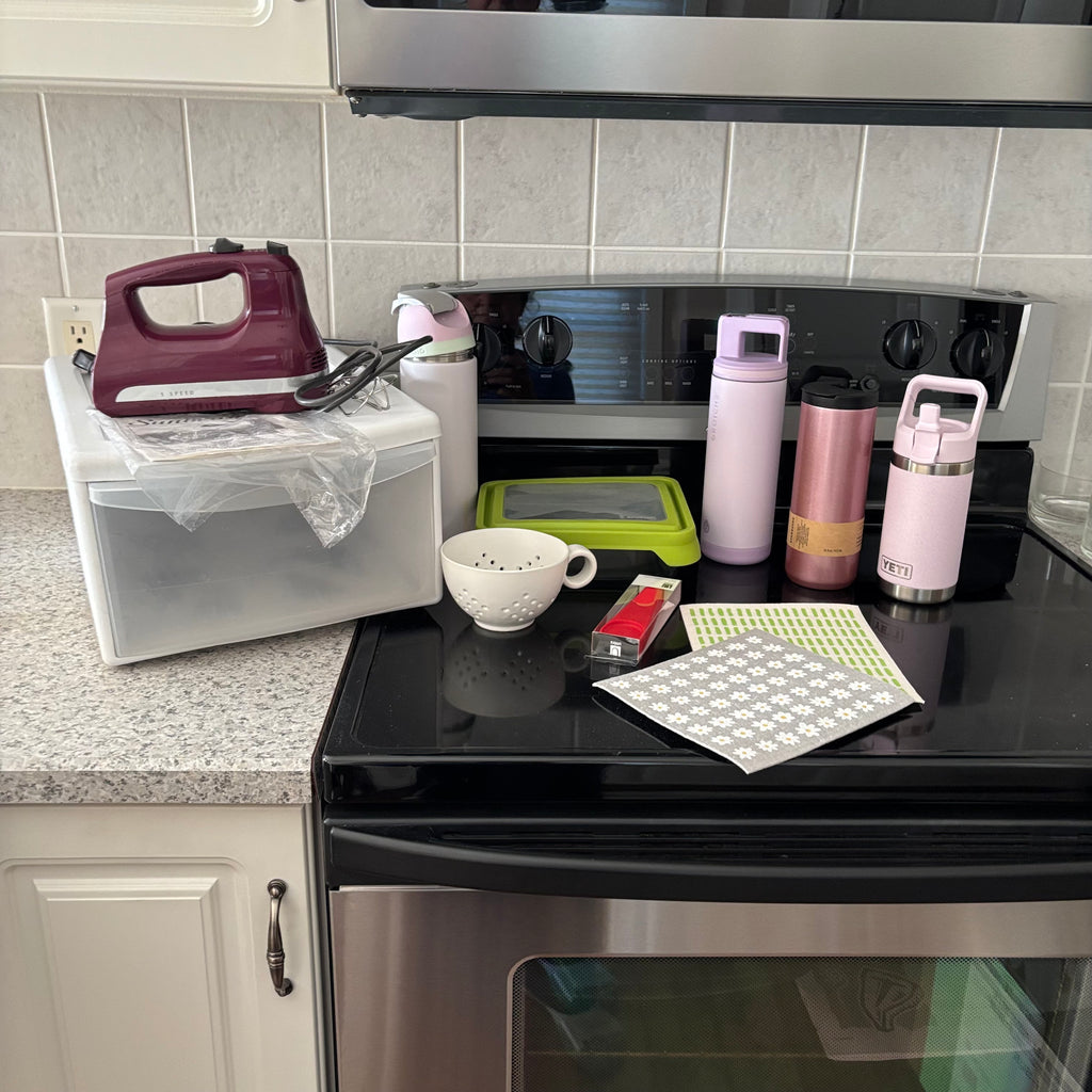 E905 Kitchen grouping (hand mixer and more)