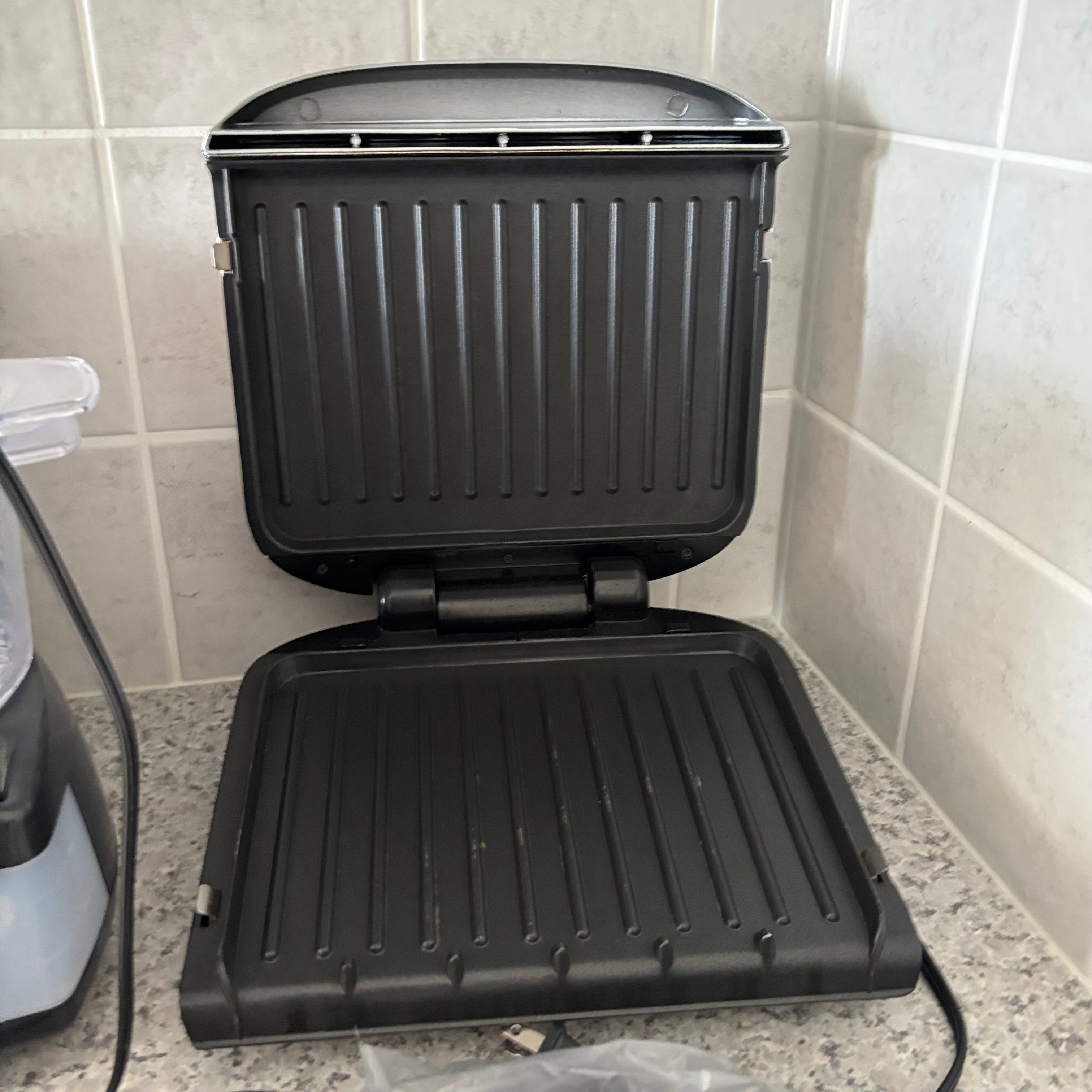 E882 Kitchen grouping (George foreman grill and more)