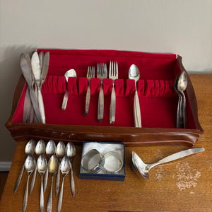 VINTAGE SILVER PLATED COMMUNITY FLATWARE WITH FLATWARE CASE AND MORE - P346