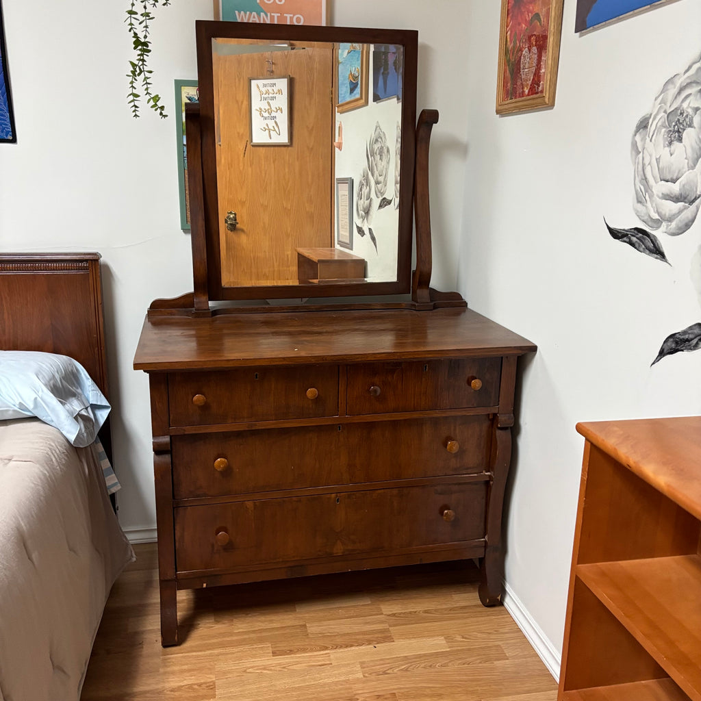 F180 Solid wood antique 4 Drawer dresser with mirror (some dings/separation along edges of drawer)