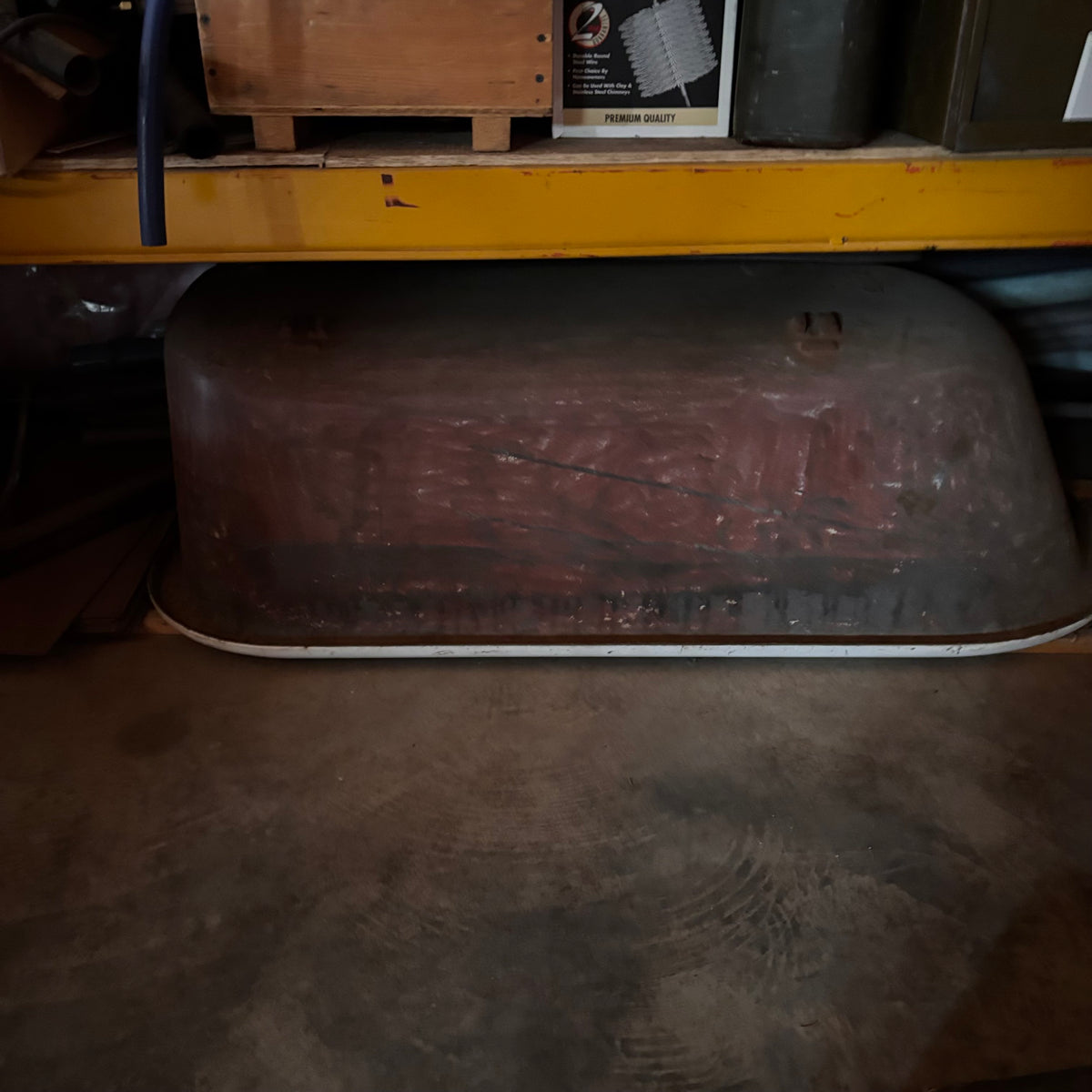 F424 Cast iron bath tub (as is, where is)