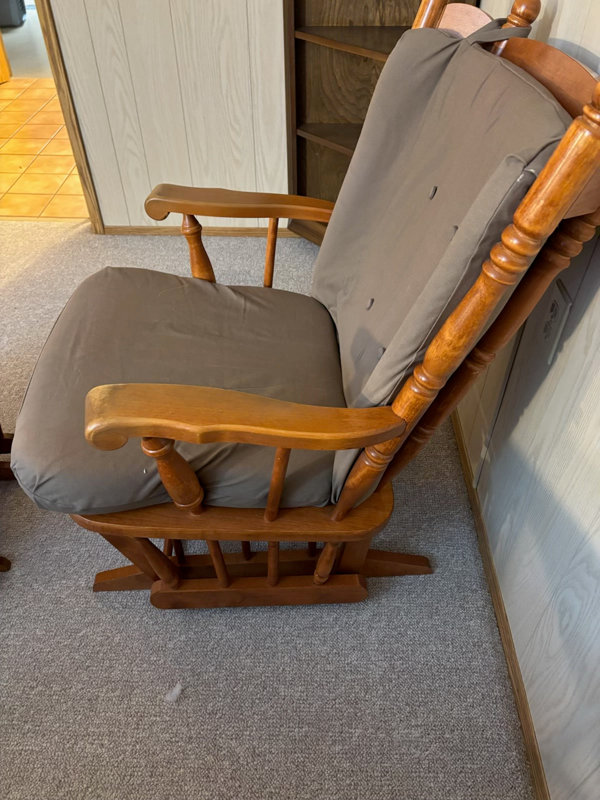 K505B Vintage glider with solid wood frame