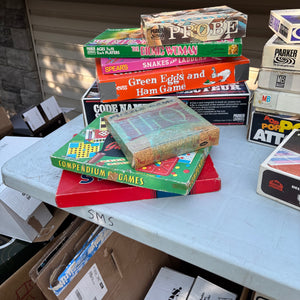 Vintage Games Grouping (Parcheesi, Battleship and More) - R309