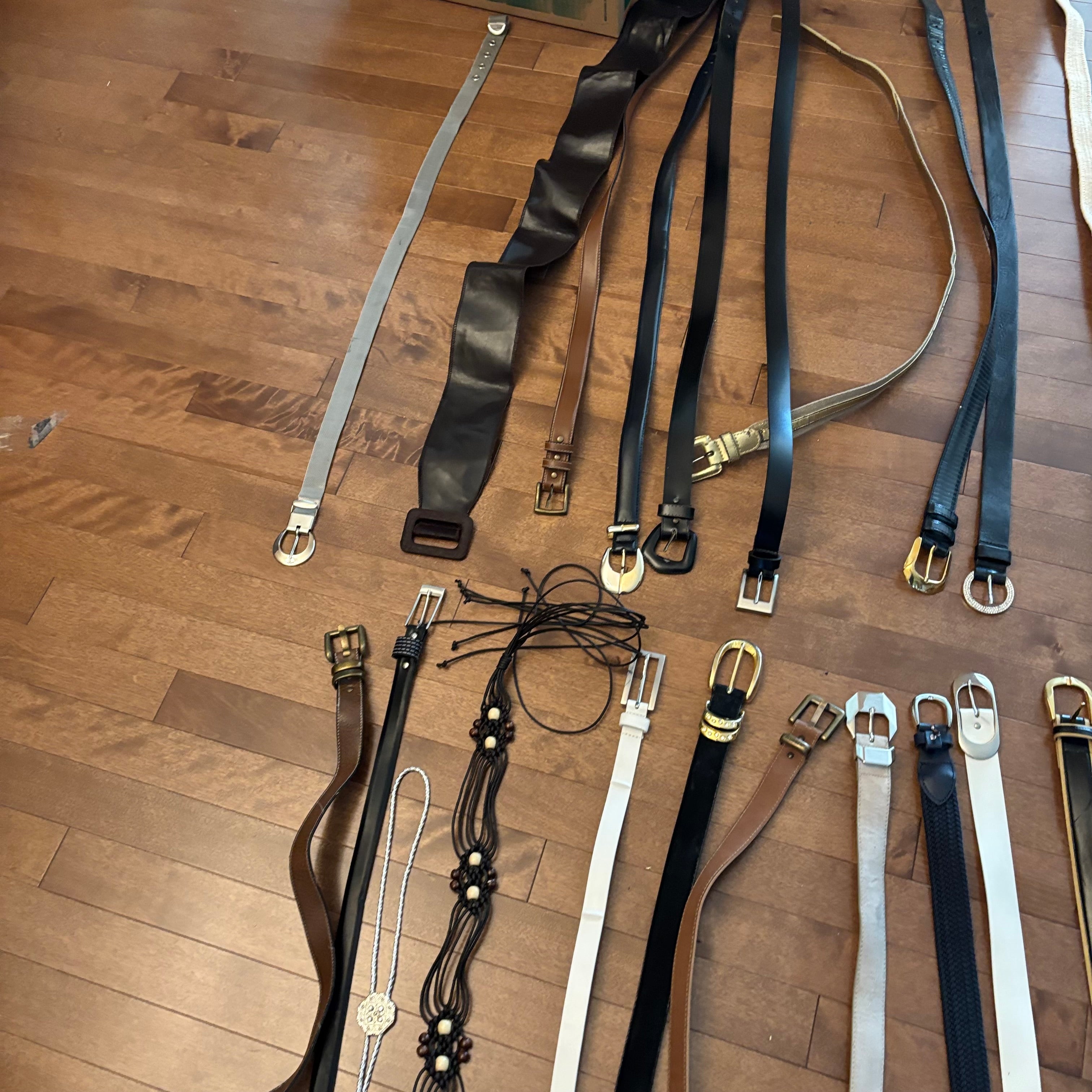 E893 Ladies belts grouping (small/medium)