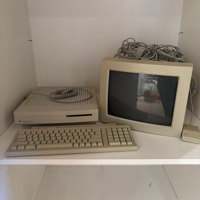 1991 Mac Computer (powers up) -  O243