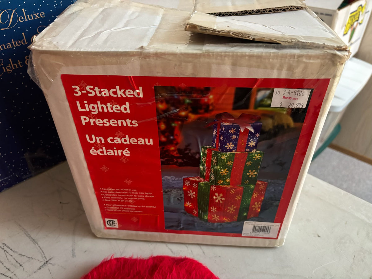 K501B Christmas grouping (Santa, Mrs clause and more)