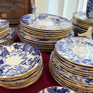 157 PIECE VINTAGE ROYAL CROWN DERBY BLUE MIKADO CHINA (IN EXCELLENT CONDITION) - P104