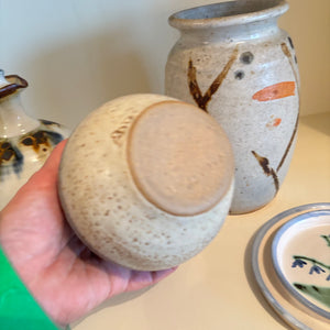 POTTERY GROUPING (8" TALL VASE AND MORE) - P284