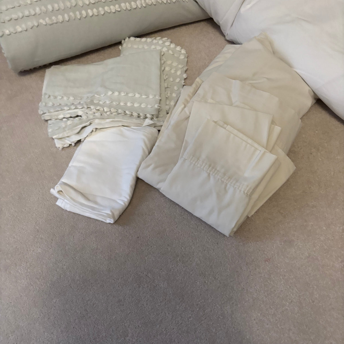 Y158 Bed linens grouping (double size sheet sets and queen size covers)