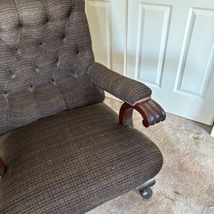 OVERSIZED VINTAGE CHAIR - P234
