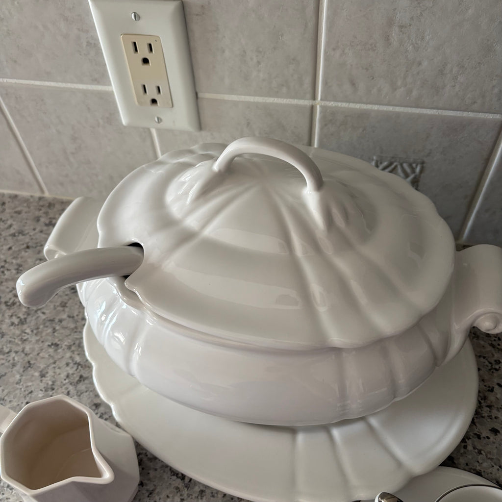 E891 Soup tureen kitchen grouping