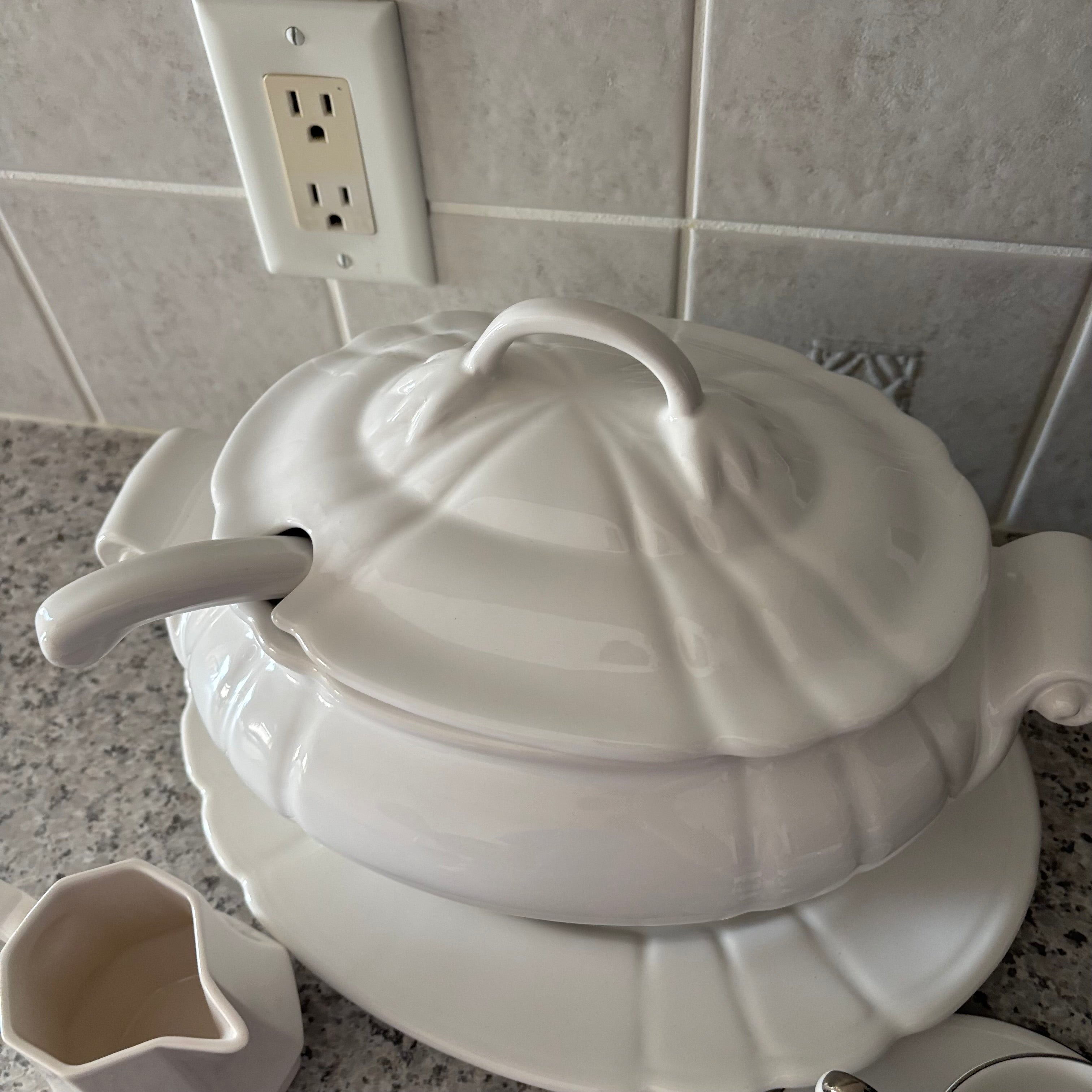 E891 Soup tureen kitchen grouping