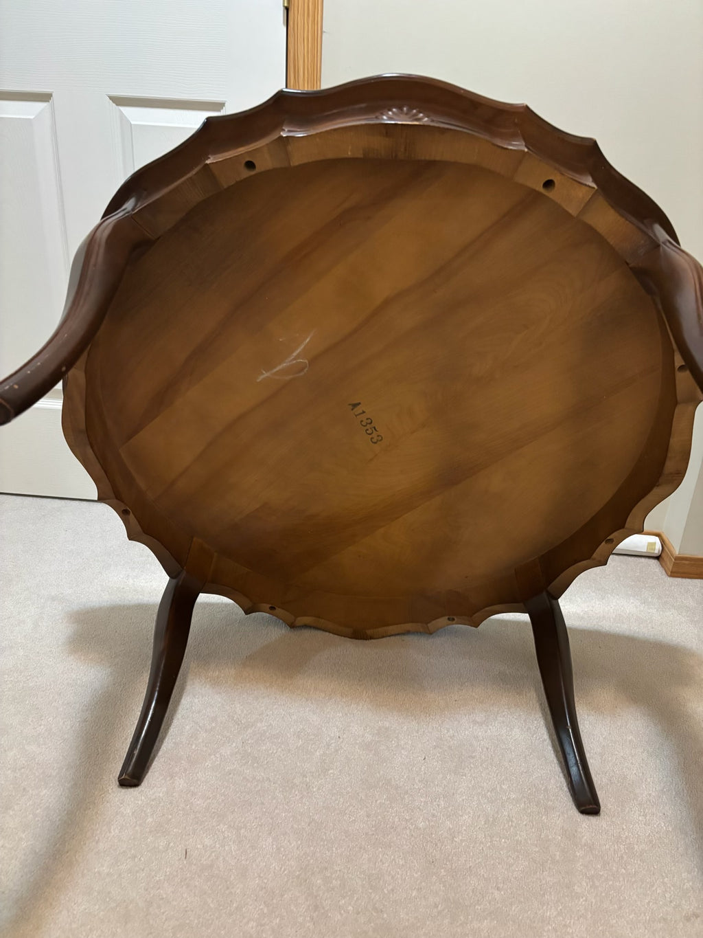 Y208 Vintage Solid wood round accent table (16" x 34.5")