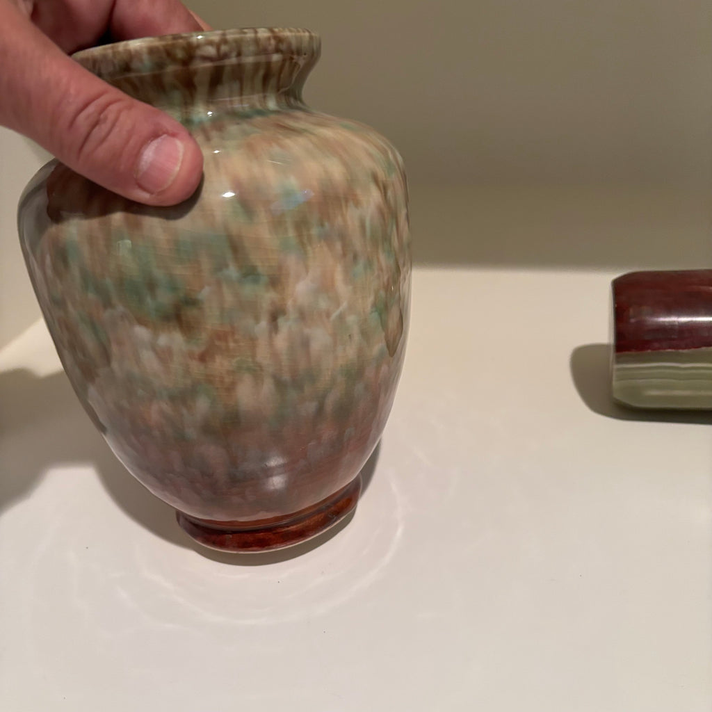 E864 Home decor grouping (stone vases)