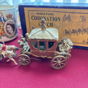 BRITISH ROYALTY GROUPING (MINIATURE CORONATION COACH AND MORE) - P148