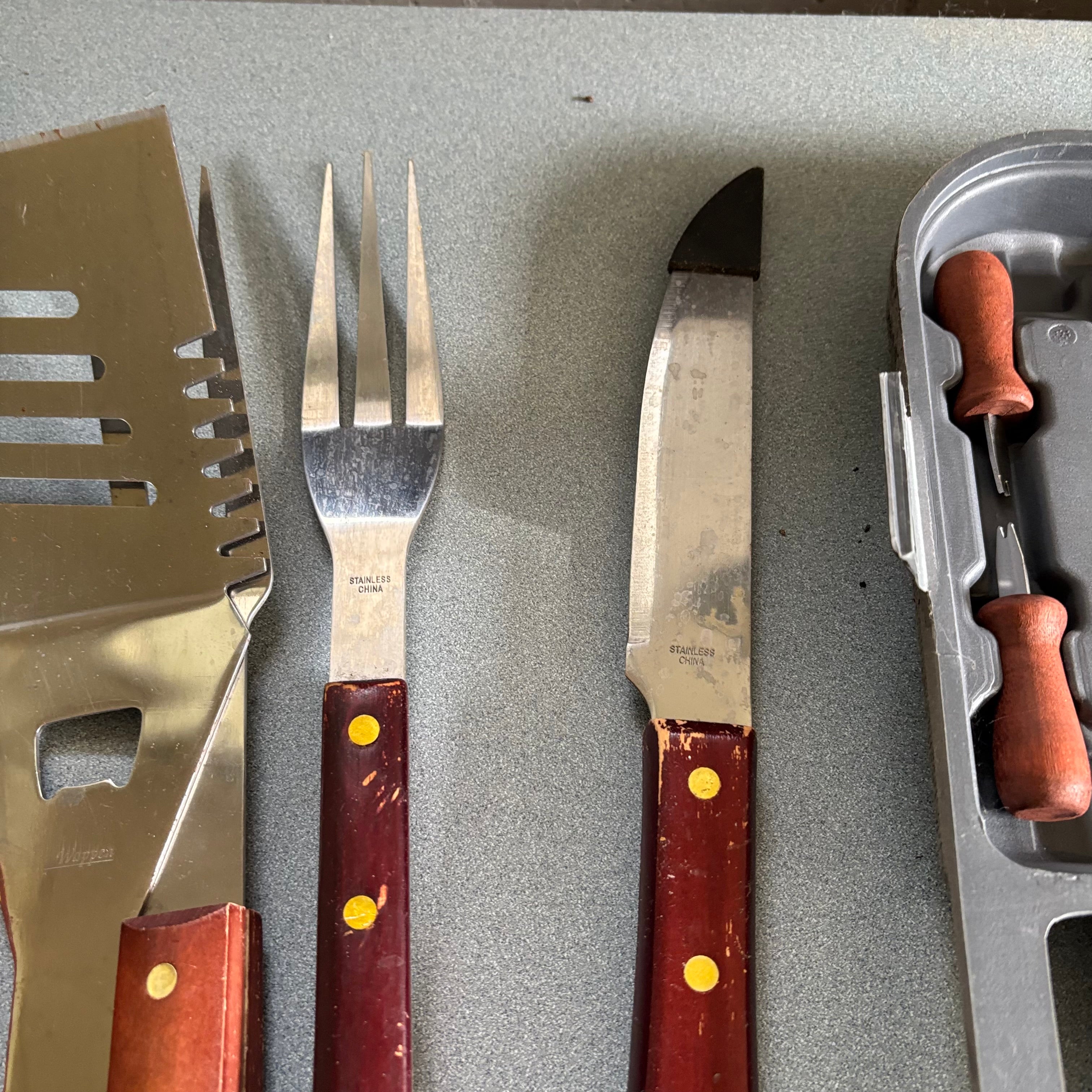 F183 Bbq utensils grouping