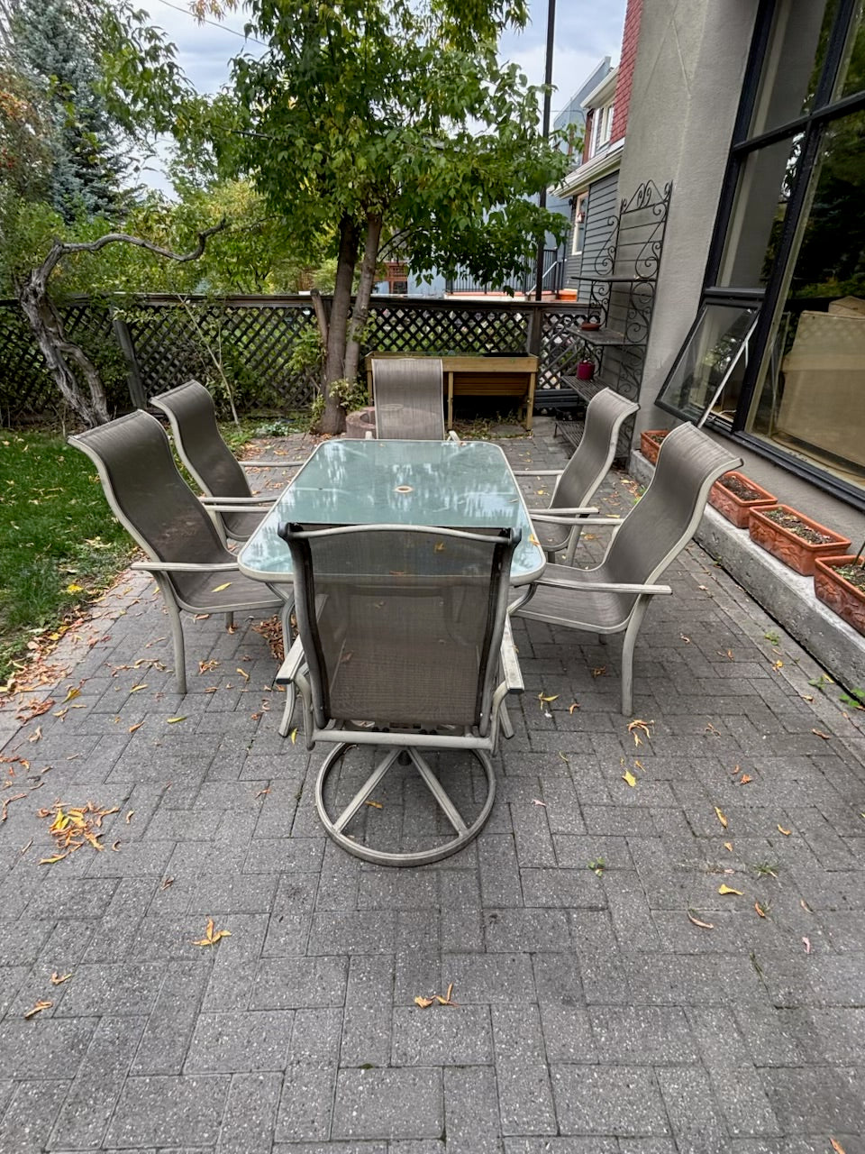 E323 Patio table with 6 chairs, red umbrella and umbrella stand