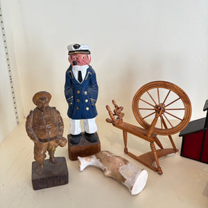 COLLECTIBLES GROUPING (WOODEN, GLASS AND PORCELAIN) - P289