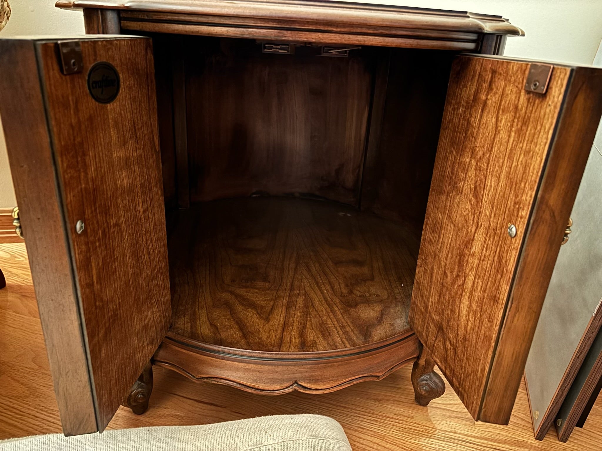 F207C Vintage solid wood round cabinet style side with Burled wood design on top