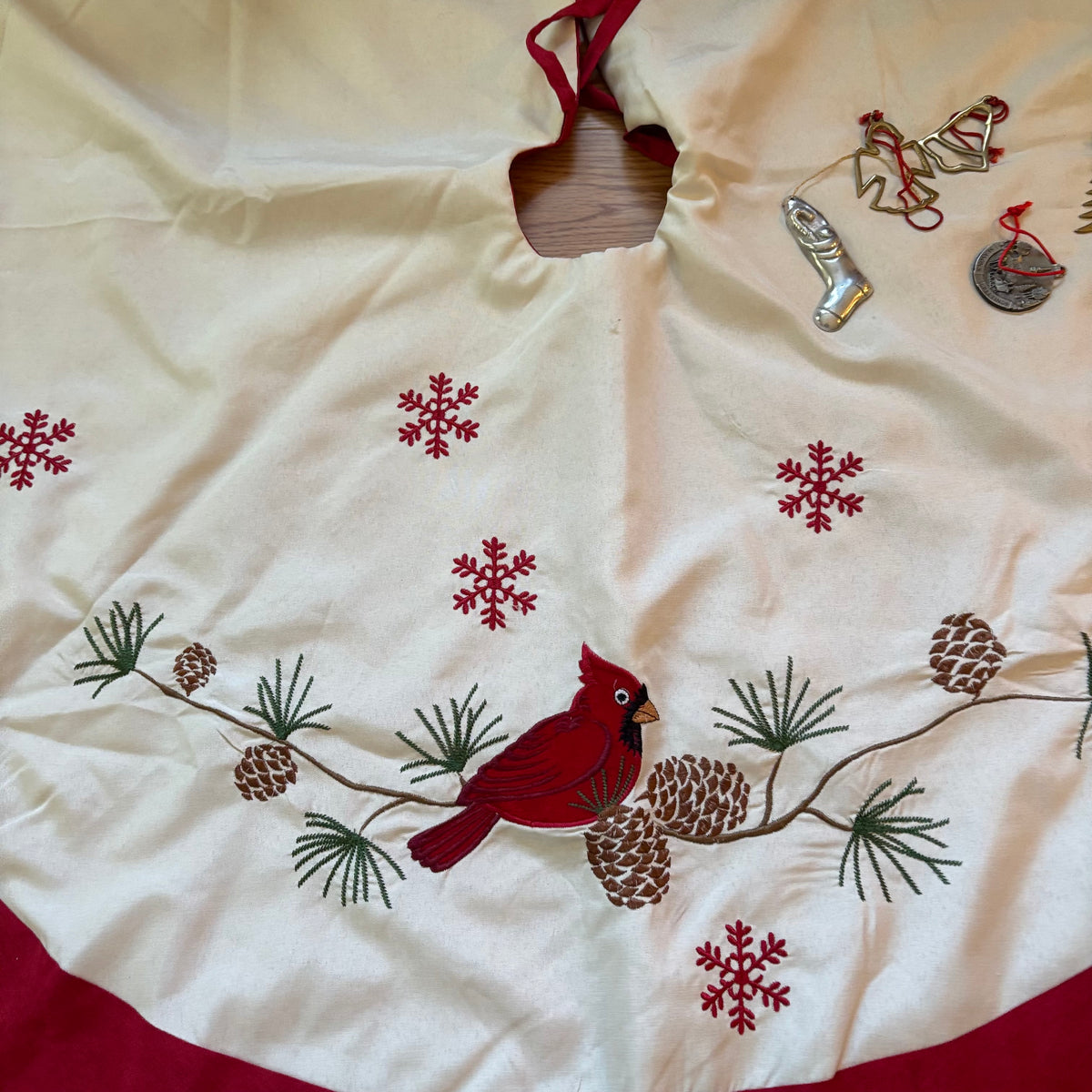Y165 Christmas grouping (tree skirt and more)