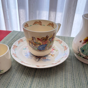 VINTAGE BEATRIX POTTER FIGURINES AND MORE COLLECTIBLES GROUPING - P183