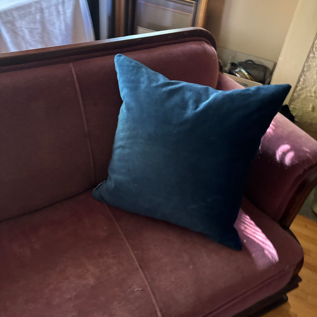 E163 Antique sofa with solid wood frame and pink velvet fabric (requires cleaning)
