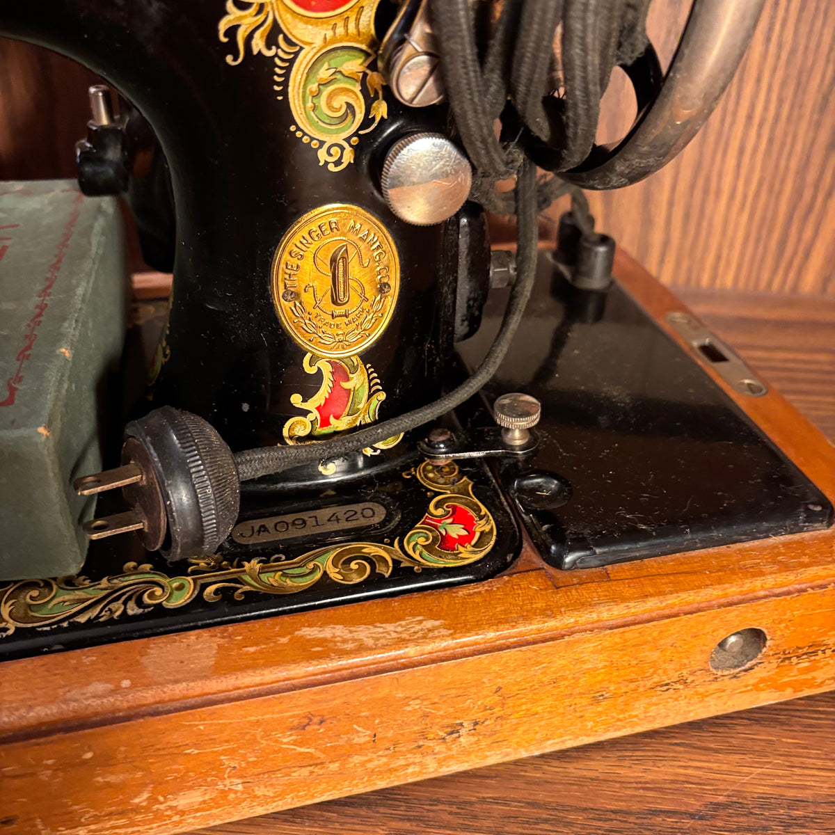 K400 Vintage singer sewing machine