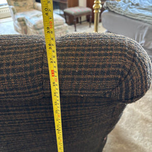 OVERSIZED VINTAGE CHAIR - P234