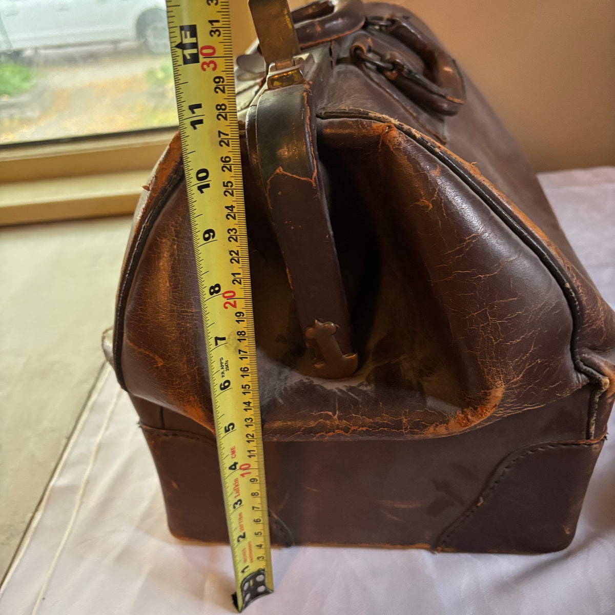 E121 Vintage leather bags grouping