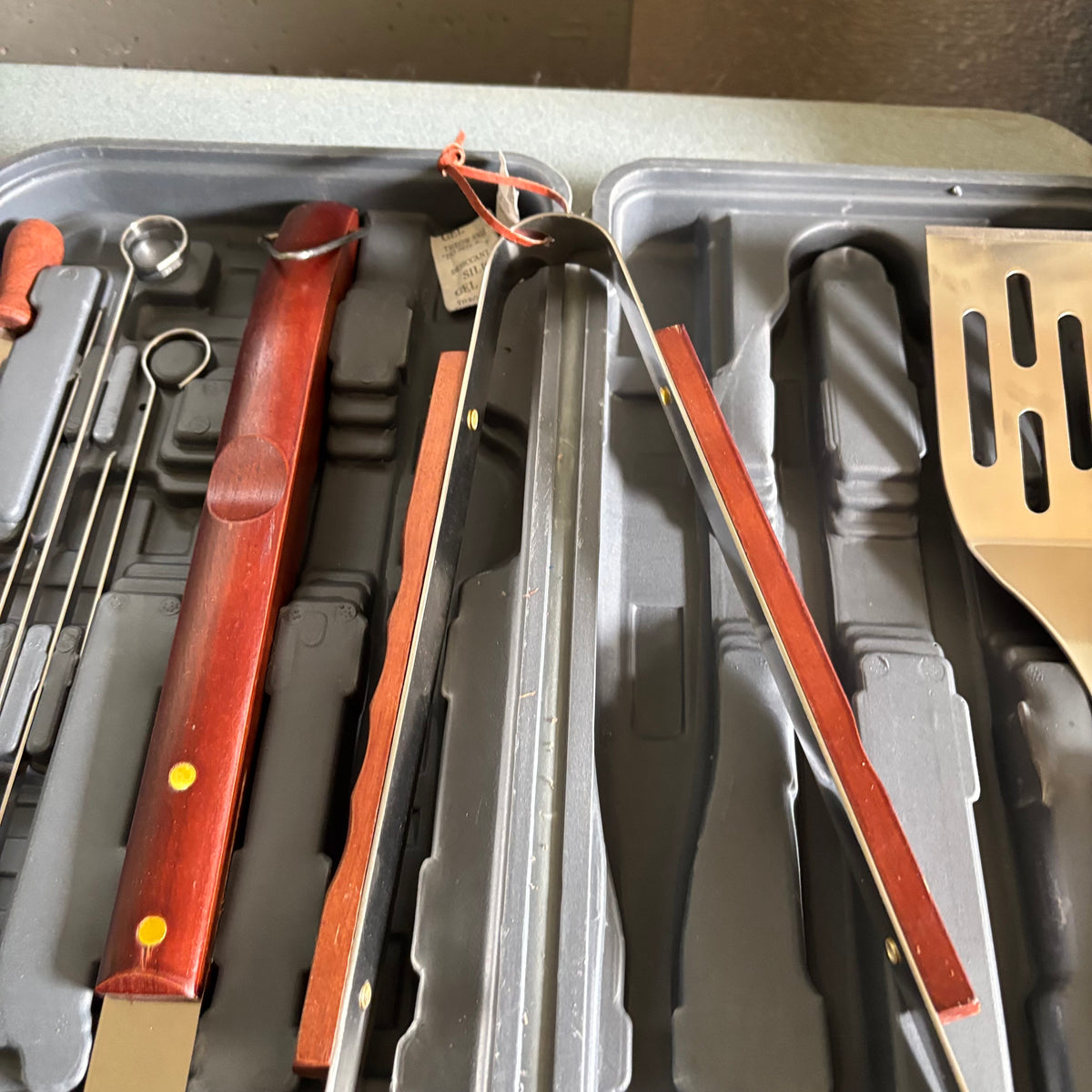 F183 Bbq utensils grouping