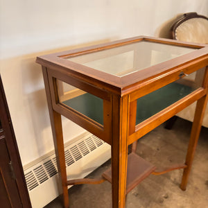 VINTAGE SOLID WOOD DISPLAY TABLE - P134