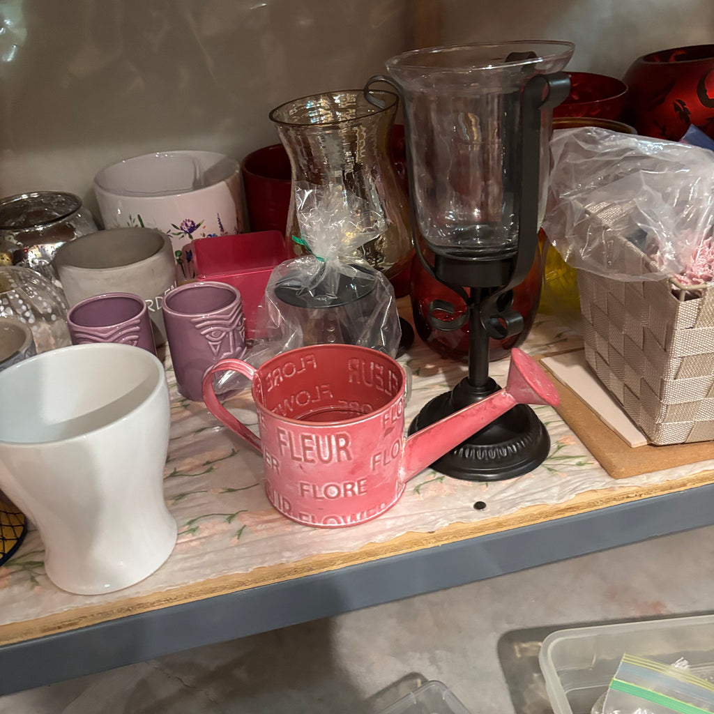 E847 Vases, candles and more