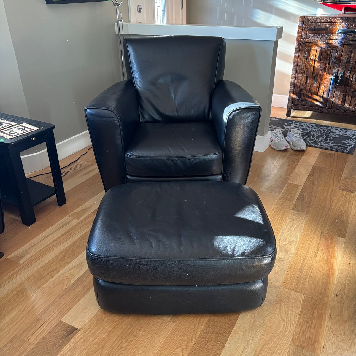 D100 Natuzzi Editions black leather arm chair and ottoman