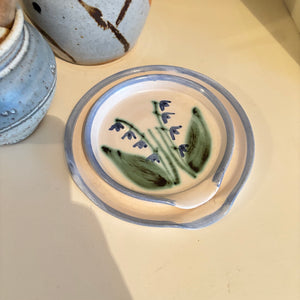 POTTERY GROUPING (8" TALL VASE AND MORE) - P284
