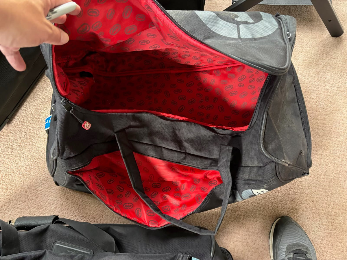 E327 Luggage and bags grouping