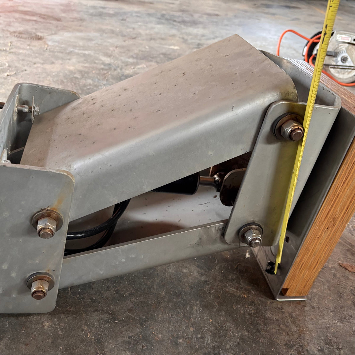 F423 Outboard motor bracket